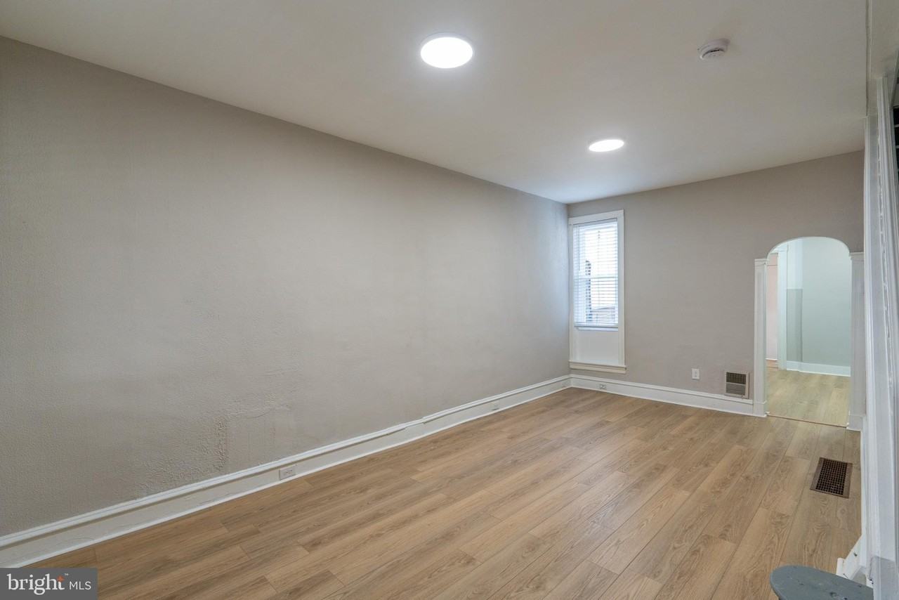 1645 S Etting St - Photo 4 of 23