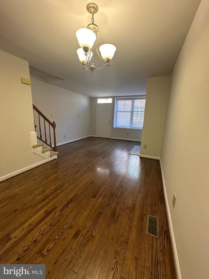 536 N West St - Photo 6 of 33