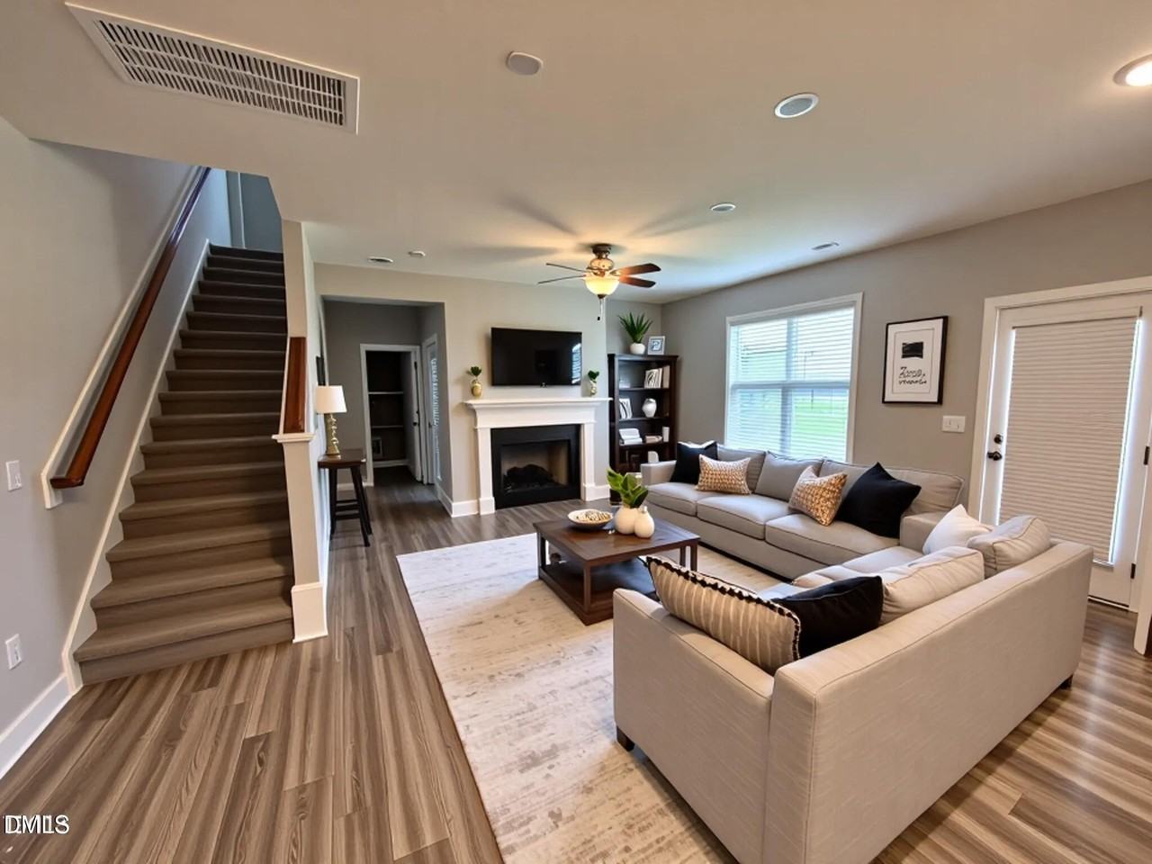 52 Shining Pearl Ct - Photo 2 of 23