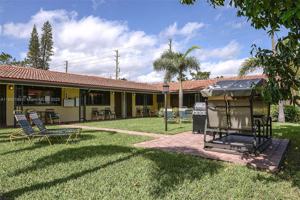 featured image of 811 Ne 10th St #4