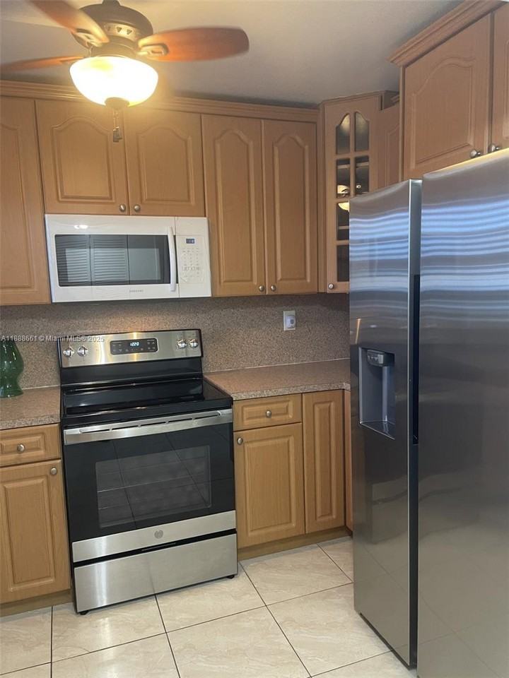 8285 Sunrise Lakes Blvd #202 - Photo 3 of 8