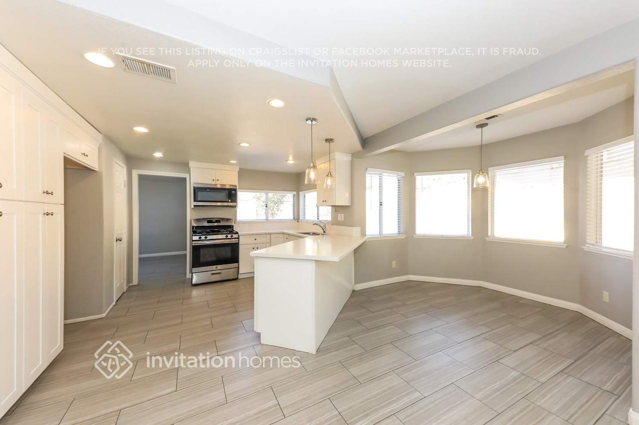 545 Athens St - Photo 6 of 18