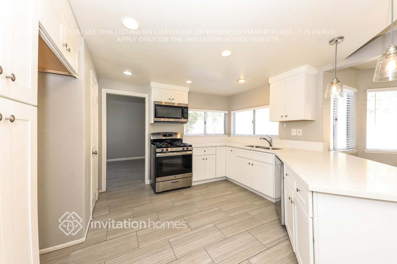 545 Athens St - Photo 7 of 18