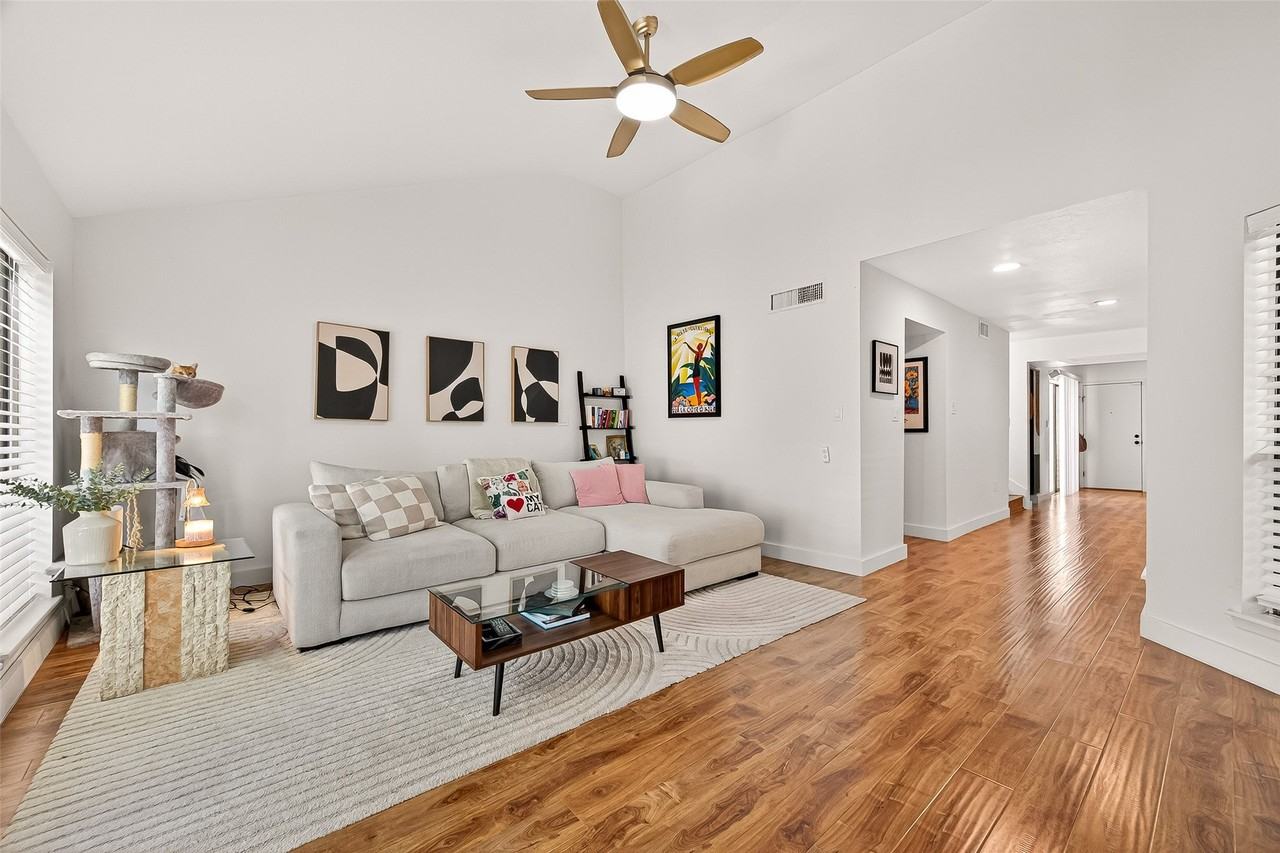 1422 Chardonnay Dr - Photo 4 of 37