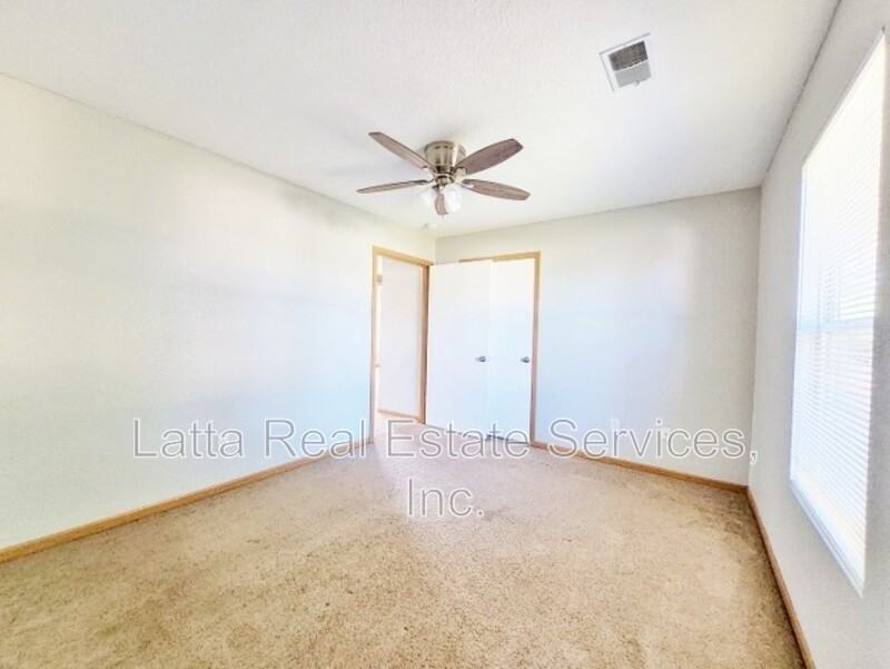 305 W Otway St - Photo 6 of 8