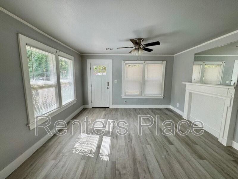 203 S Jamestown Ave - Photo 3 of 9