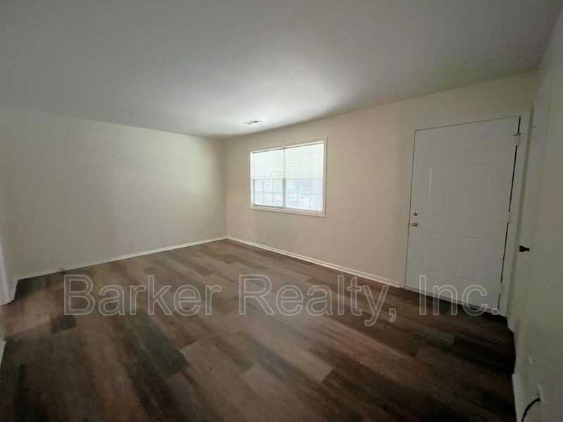 7520 Stuart Dr - Photo 2 of 11