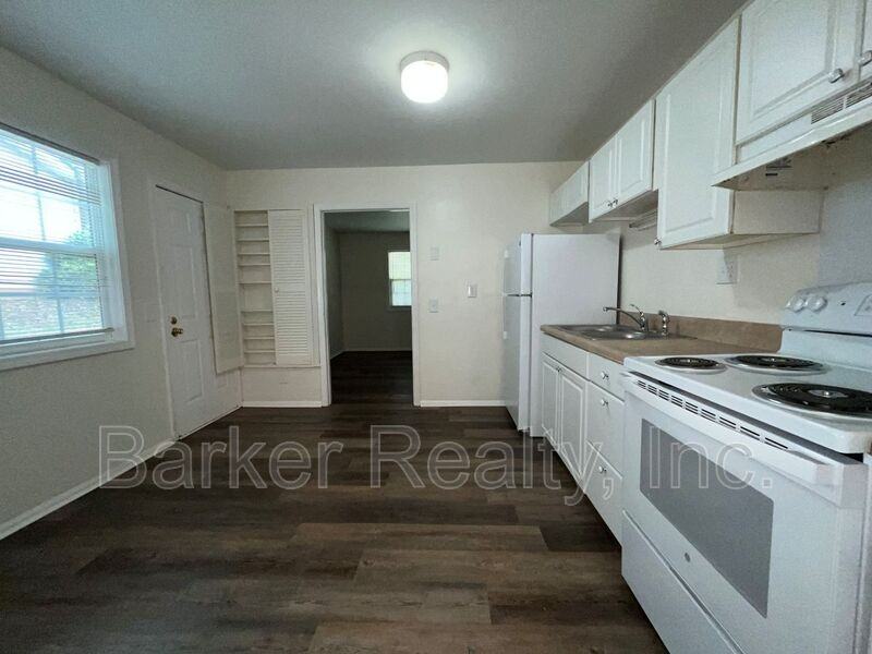 7520 Stuart Dr - Photo 4 of 11