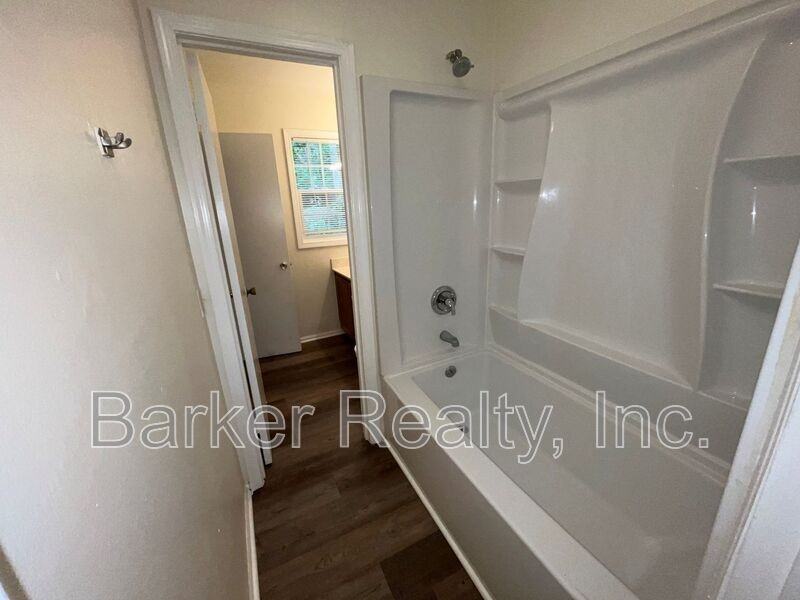 7520 Stuart Dr - Photo 5 of 11