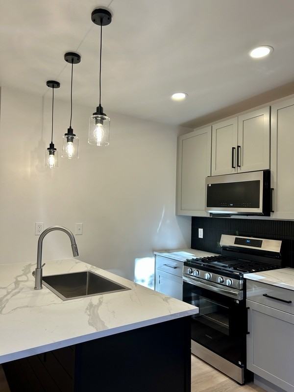 4042 Geneva St - Photo 4 of 35
