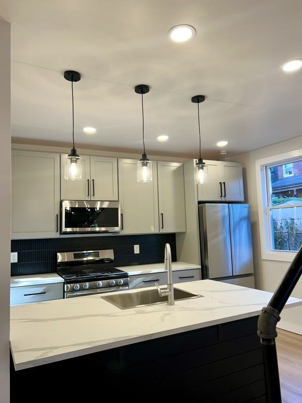 4042 Geneva St - Photo 5 of 35