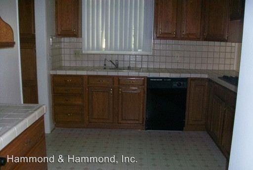 22315 Kittridge St - Photo 3 of 7