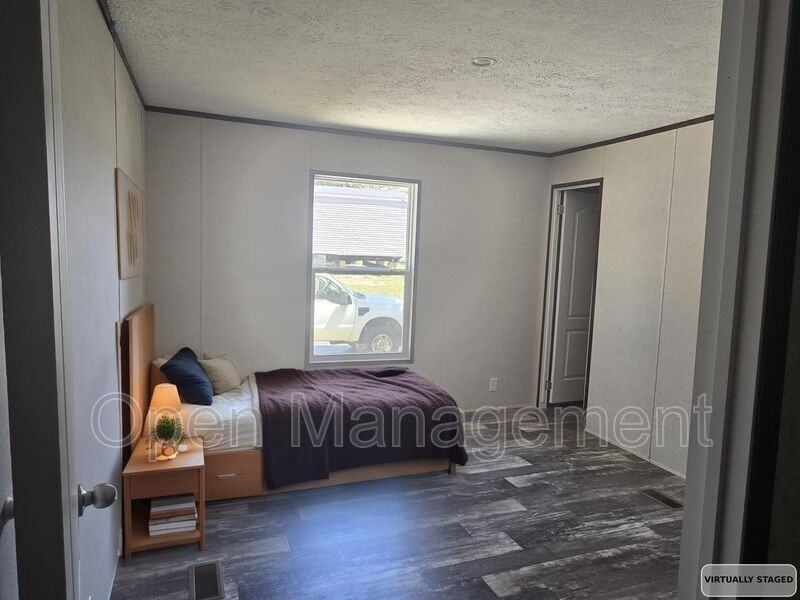 16 English Village Park - Photo 3 of 10