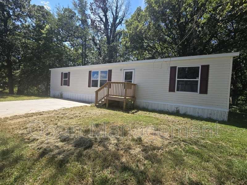 16 English Village Park - Photo 4 of 10