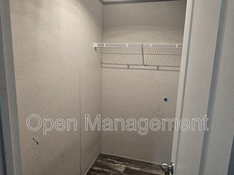 16 English Village Park - Photo 7 of 8