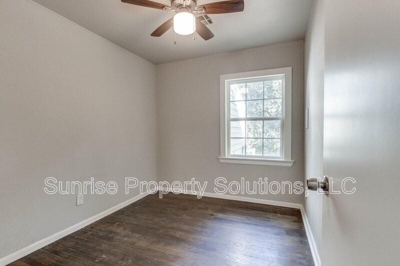 3933 Sw 24th St - Photo 5 of 10