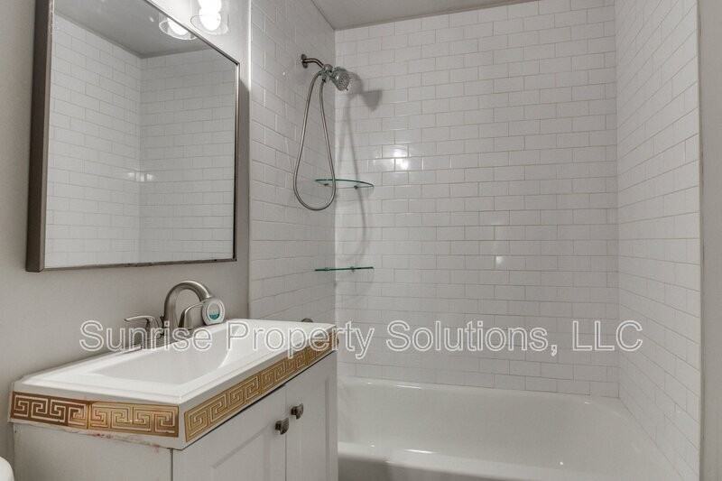 3933 Sw 24th St - Photo 6 of 10