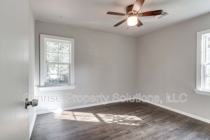 3933 Sw 24th St - Photo 7 of 10