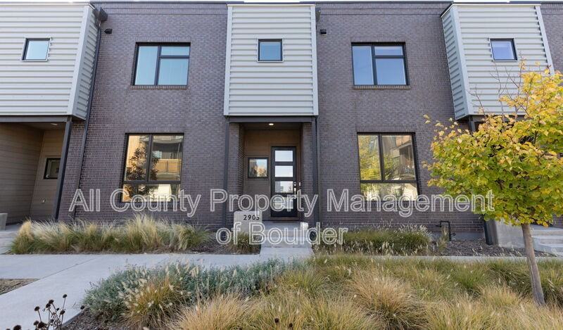 2905 32nd St - Photo 2 of 29
