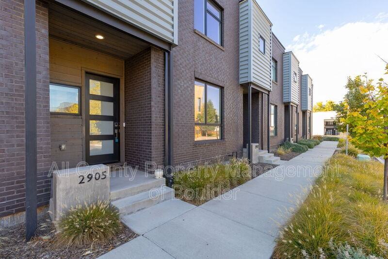 2905 32nd St - Photo 3 of 29