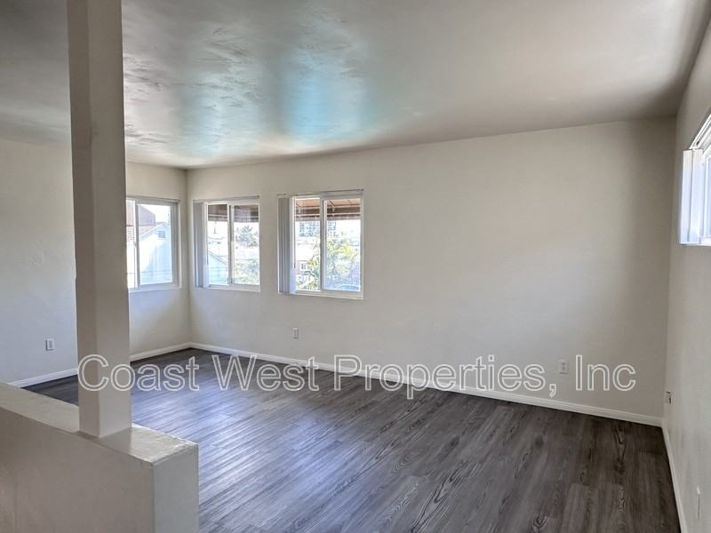 822 Tourmaline St - Photo 2 of 25