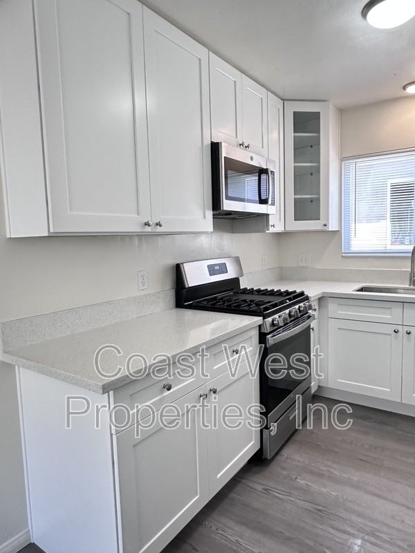 822 Tourmaline St - Photo 3 of 25