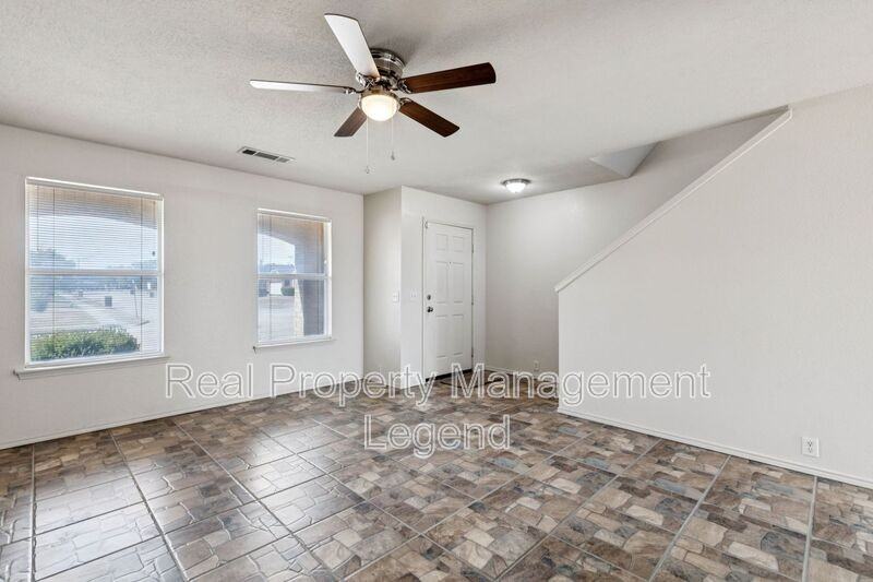 1400 Caleo Dr - Photo 4 of 29