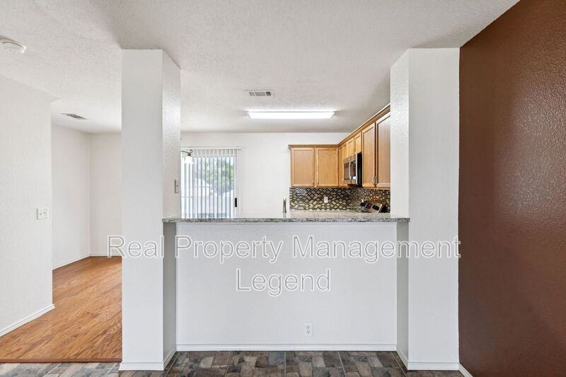 1400 Caleo Dr - Photo 7 of 29