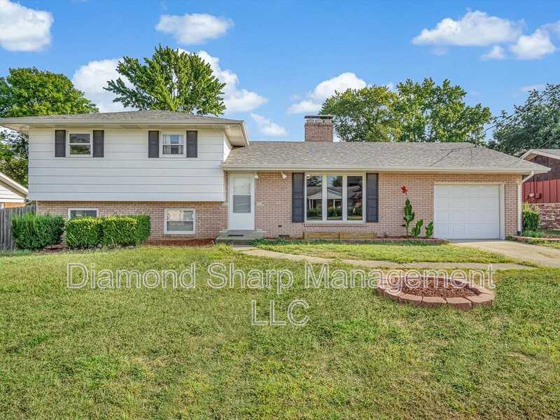 106 Dana Dr - Photo 2 of 19