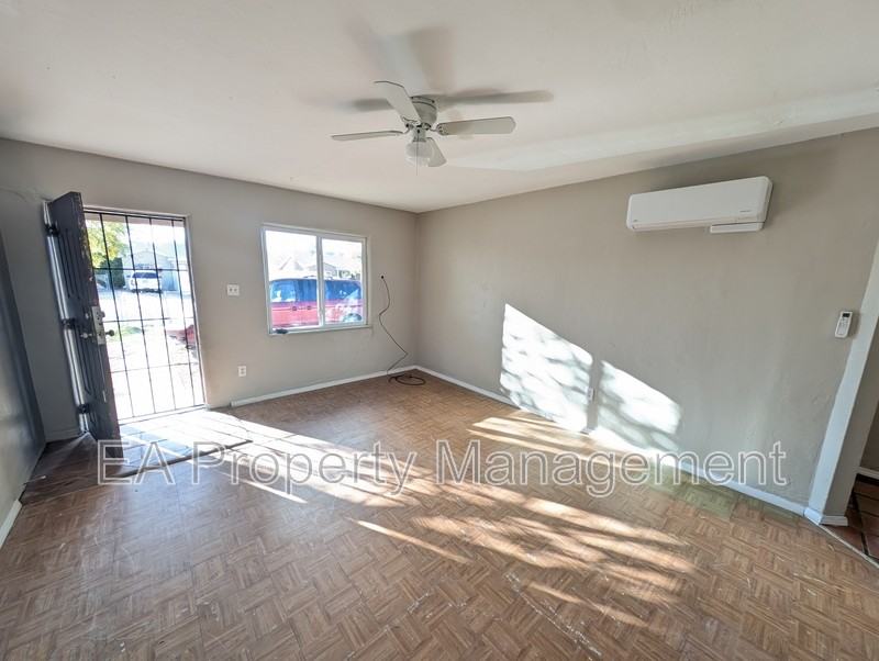 542 Alvarado Dr Se - Photo 3 of 17