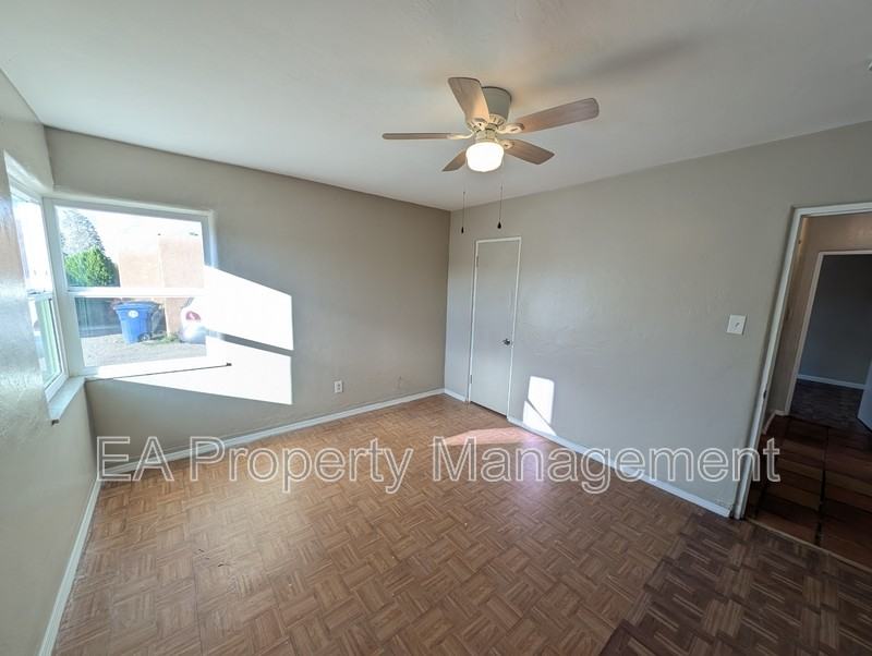 542 Alvarado Dr Se - Photo 5 of 17