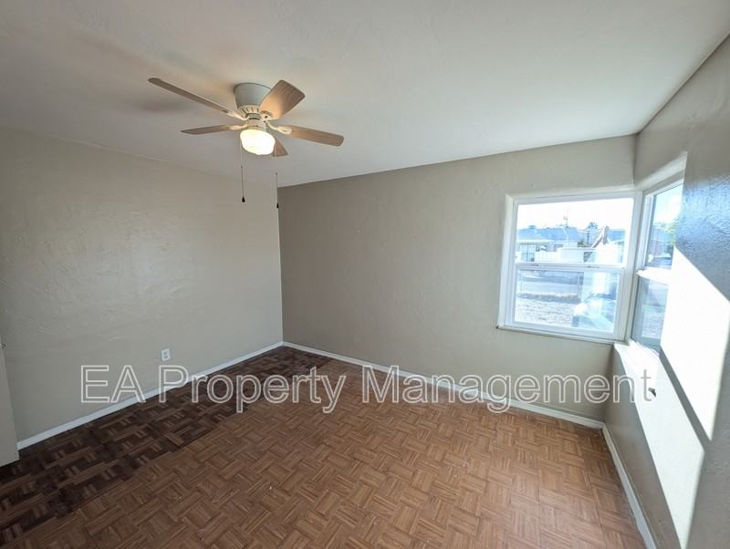 542 Alvarado Dr Se - Photo 6 of 17