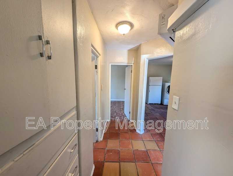 542 Alvarado Dr Se - Photo 7 of 17