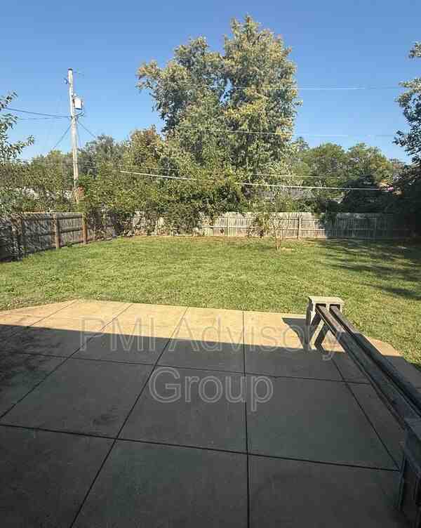 1414 Sw 32nd St - Photo 2 of 12