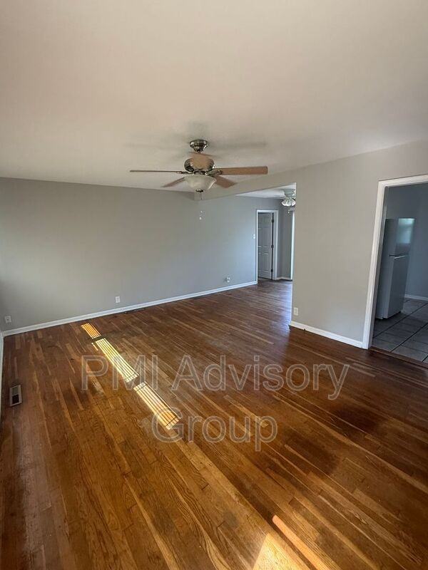1414 Sw 32nd St - Photo 3 of 12