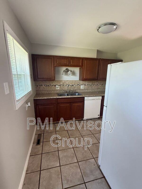 1414 Sw 32nd St - Photo 5 of 12