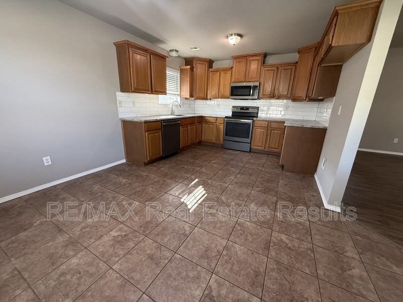 420 Spicewood Trl - Photo 7 of 20