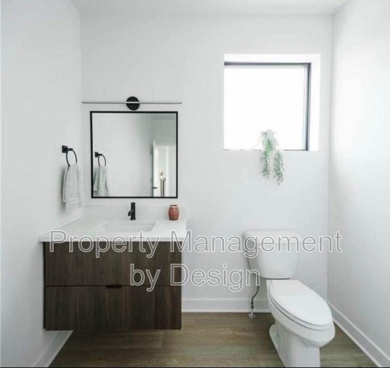 942 12th St - Photo 2 of 7