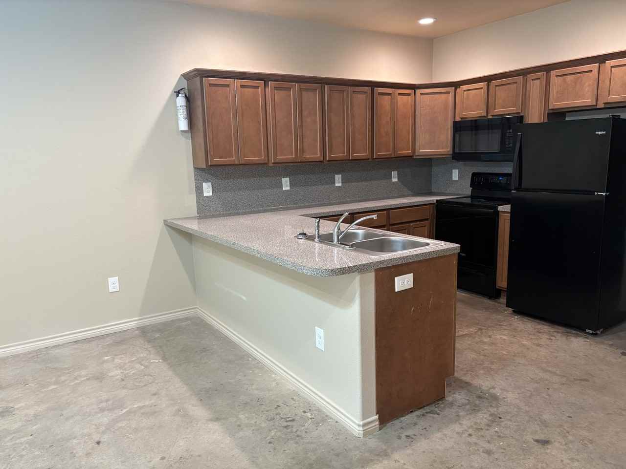 717 Renfro Dr #B - Photo 2 of 8