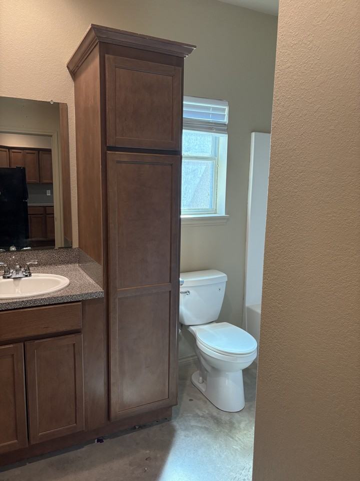 717 Renfro Dr #B - Photo 3 of 8