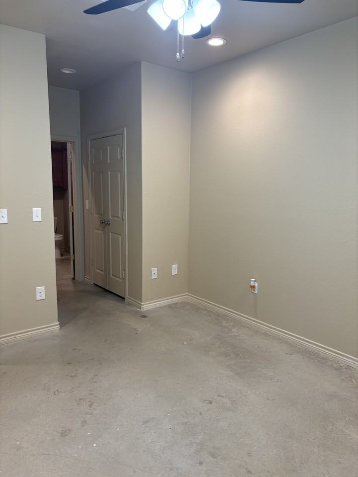 717 Renfro Dr #B - Photo 4 of 8