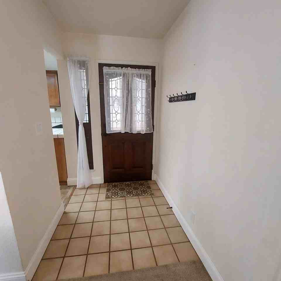 140 Seal Ct - Photo 3 of 10
