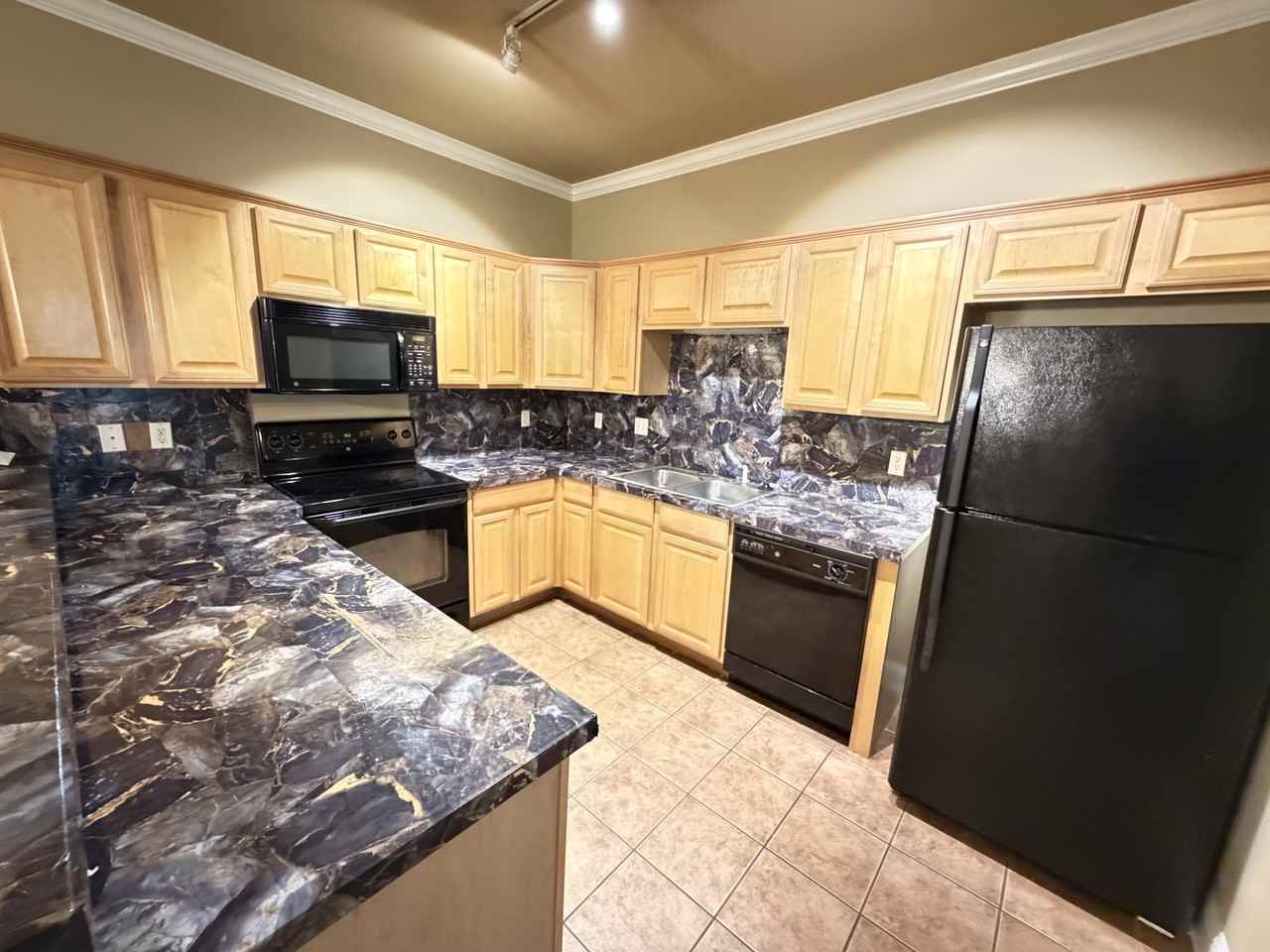 809 Summer Breeze Dr #302
