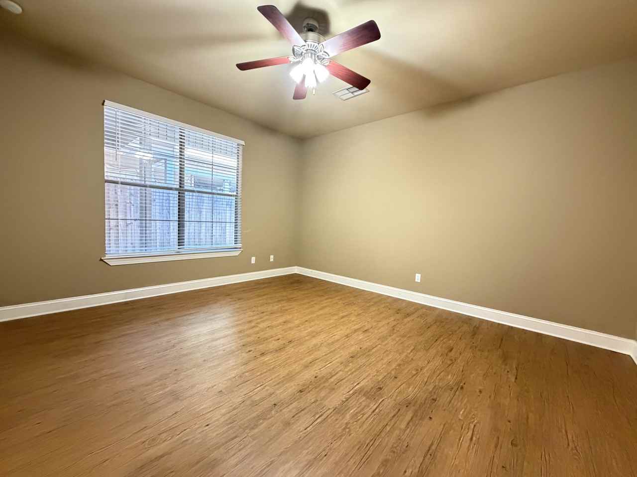 809 Summer Breeze Dr #302 - Photo 5 of 13