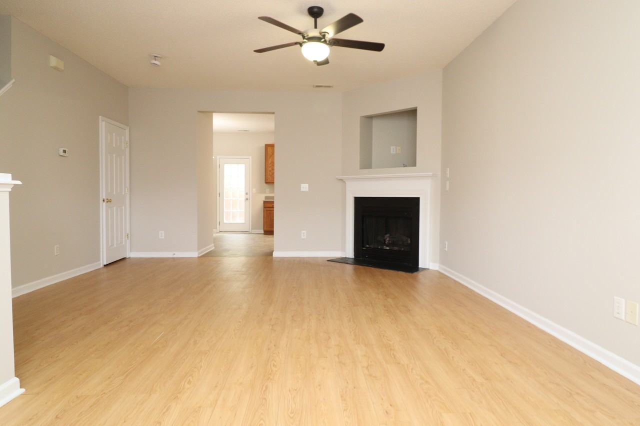 2812 Gross Ave - Photo 3 of 40