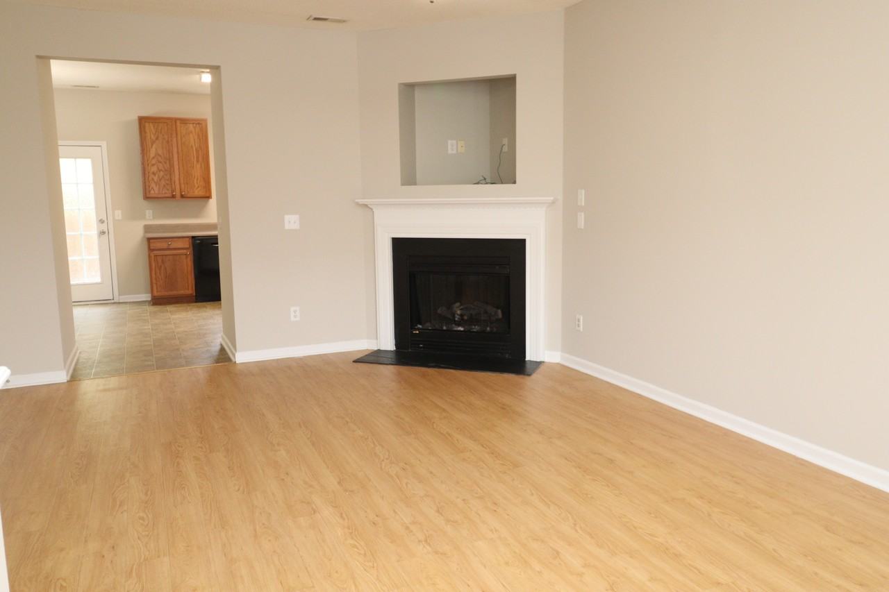 2812 Gross Ave - Photo 4 of 40