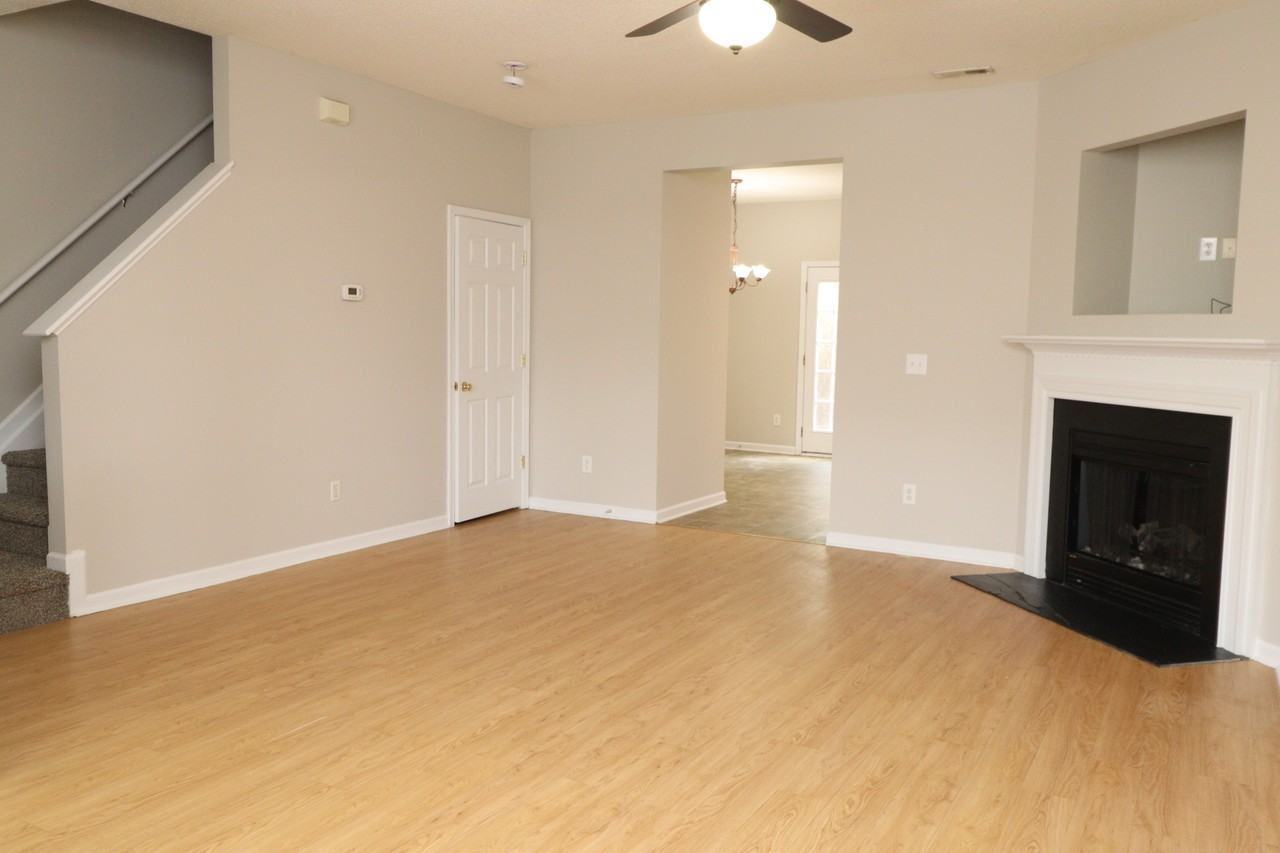 2812 Gross Ave - Photo 5 of 40