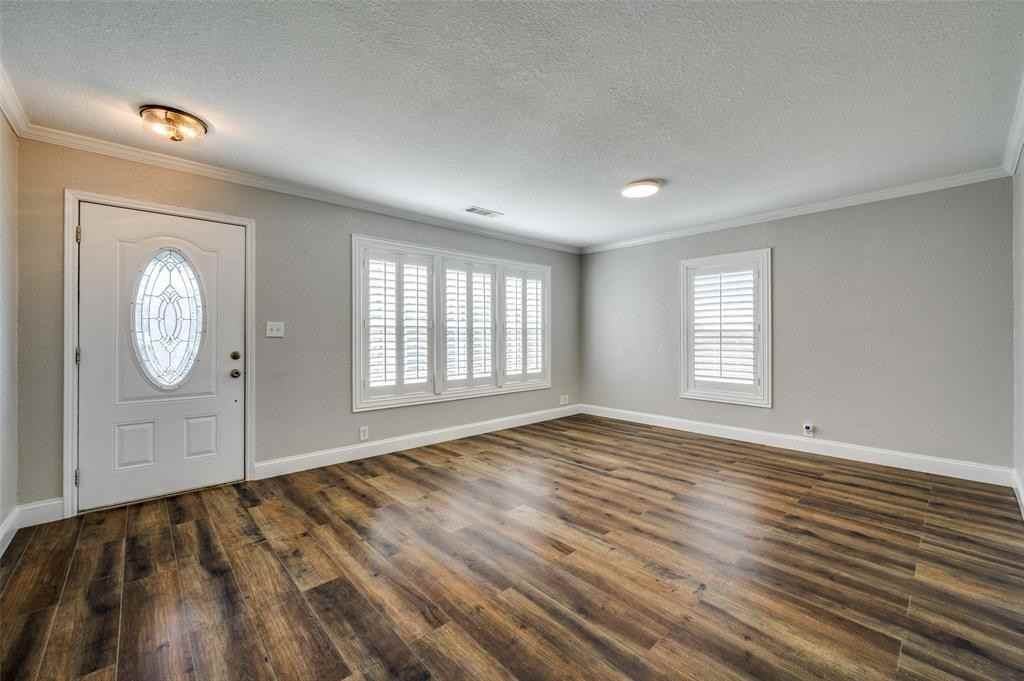 207 Colorado St - Photo 3 of 20