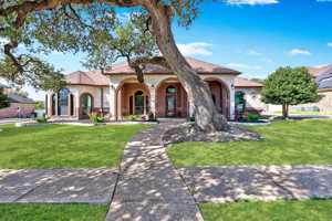 featured image of 5913 Quenselite Trl