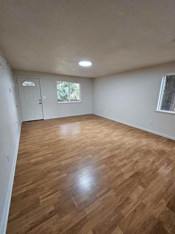 571 East Wood Lane - Photo 2 of 11